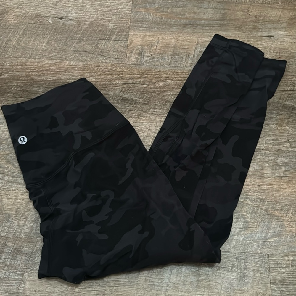 🖤Lululemon Black Camo Align 6🖤